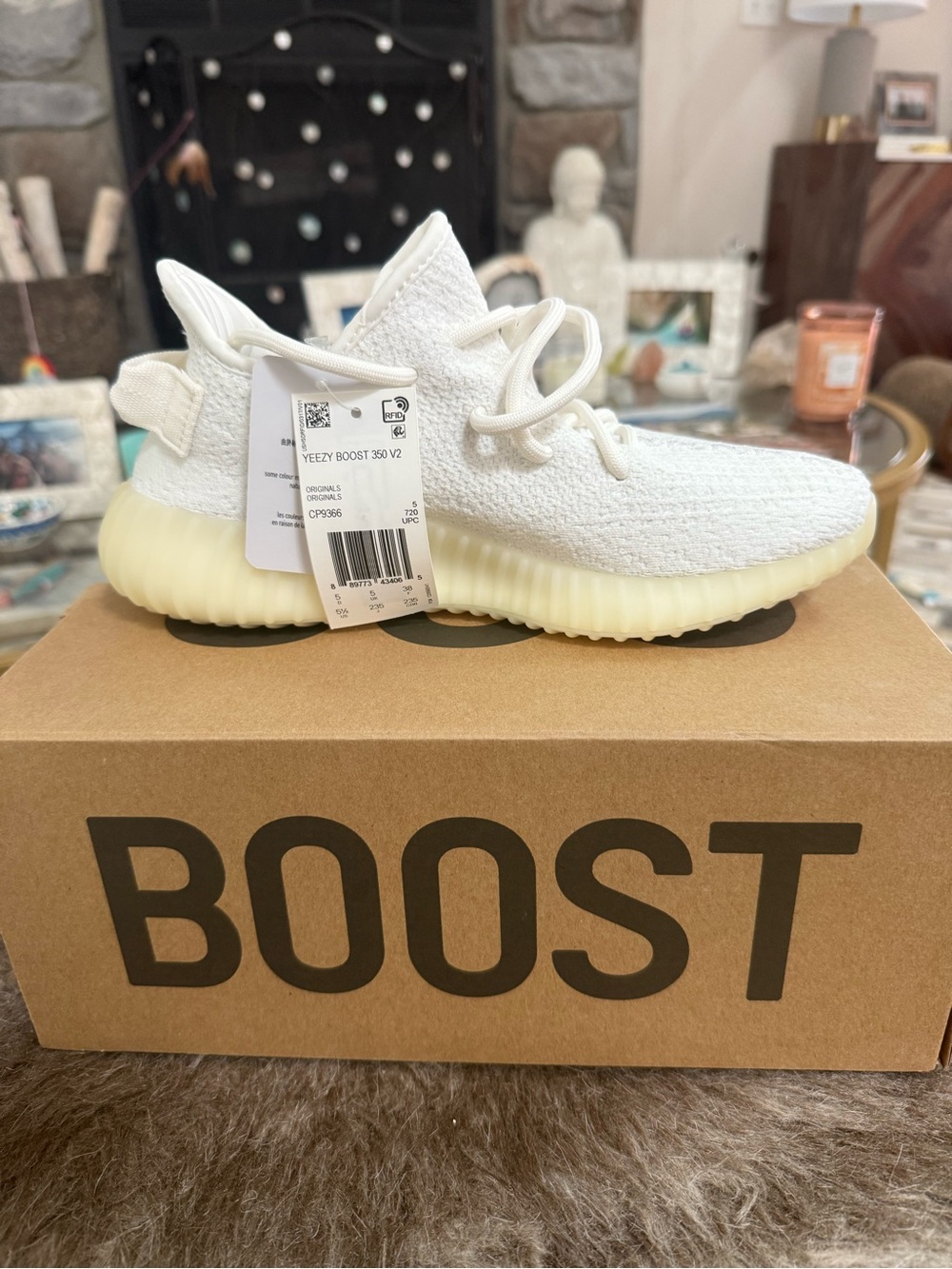 Adidas White Yeezy Boost 350 V2 Shoe Size 5.5